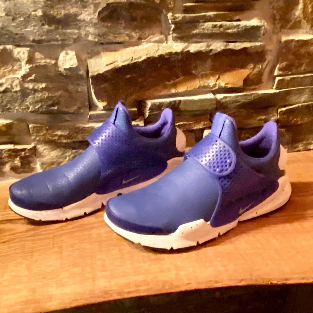 Nike shoes size 8. Preowned like new condition.